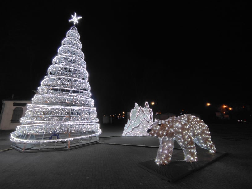 Widok ozdób świątecznych w Parku Miejskim w Aleksandrowie Łódzkim