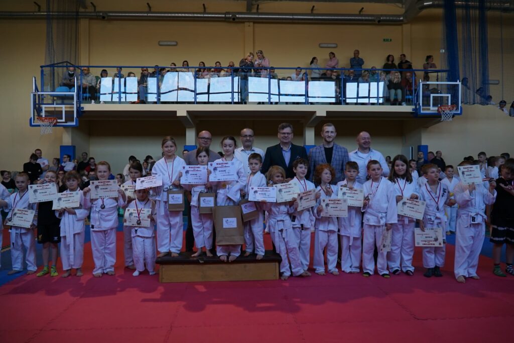 Wszyscy uczestnicy turnieju karate